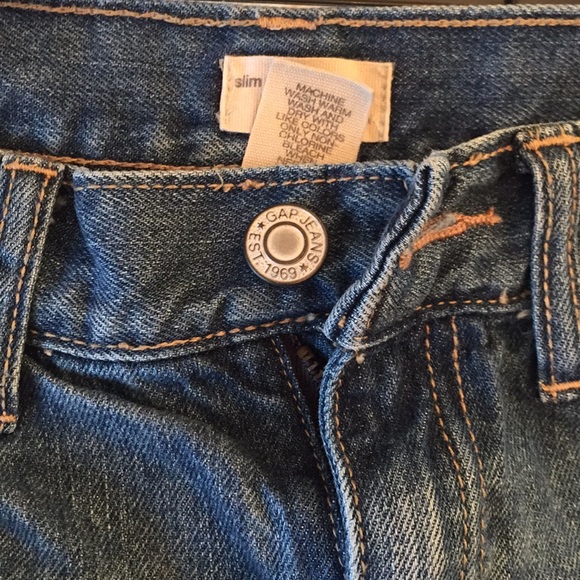 Gap slim boyfriend jeans. Size 4 Distressed. - Picture 7 of 8
